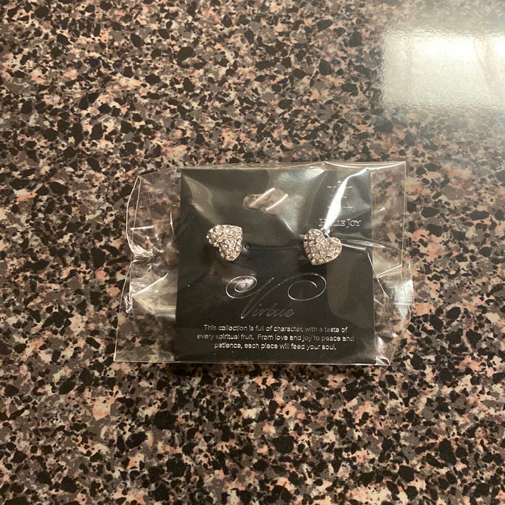 Elegant Virtue white crystal heart earrings